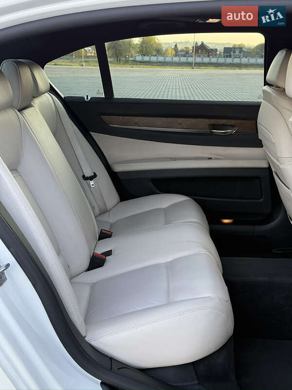 Седан BMW 7 Series 2013 в Черновцах