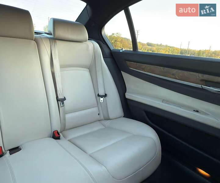 Седан BMW 7 Series 2013 в Черновцах