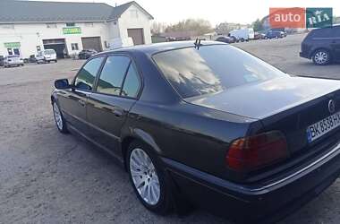 Седан BMW 7 Series 2001 в 