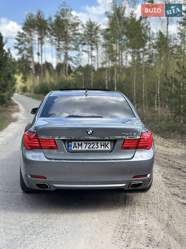 Седан BMW 7 Series 2010 в Вараші