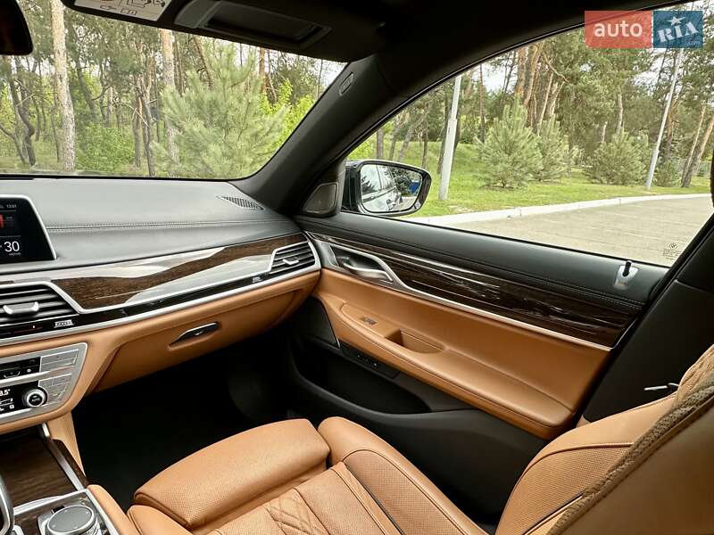 Седан BMW 7 Series 2022 в Києві