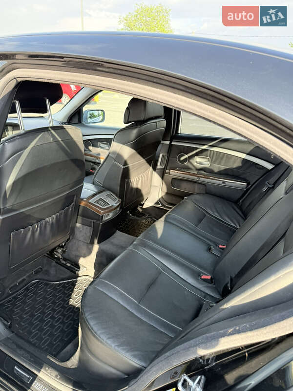 Седан BMW 7 Series 2003 в Чернівцях