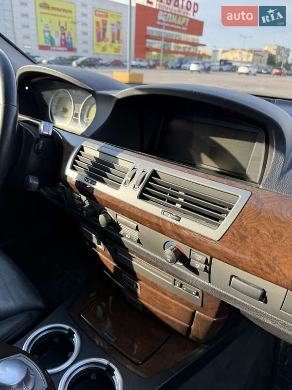 Седан BMW 7 Series 2003 в Чернівцях