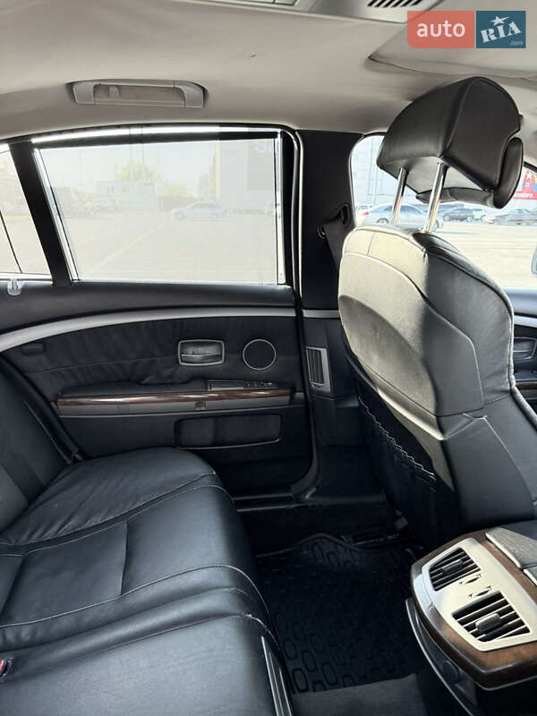 Седан BMW 7 Series 2003 в Чернівцях