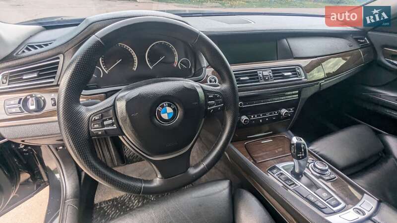 Седан BMW 7 Series 2010 в Ровно