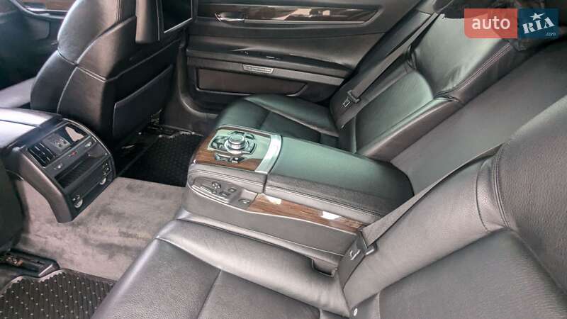 Седан BMW 7 Series 2010 в Ровно