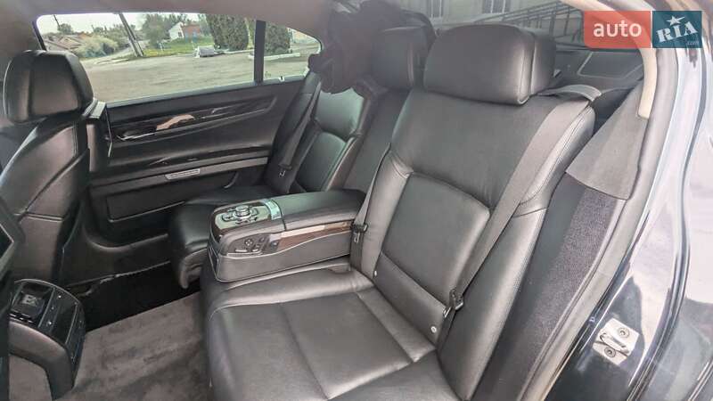Седан BMW 7 Series 2010 в Ровно