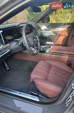 Седан BMW 7 Series 2024 в 