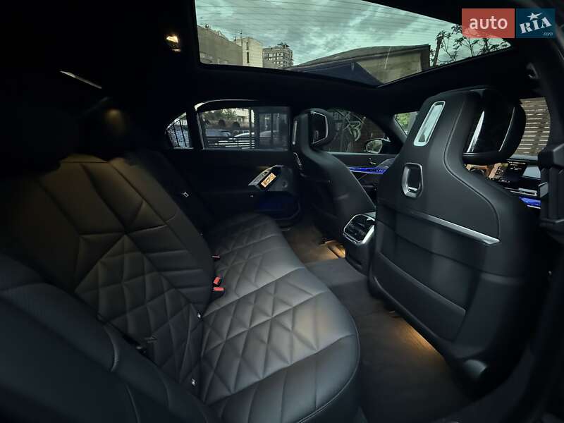 Седан BMW 7 Series 2024 в Киеве