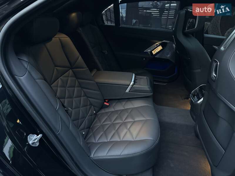 Седан BMW 7 Series 2024 в Киеве