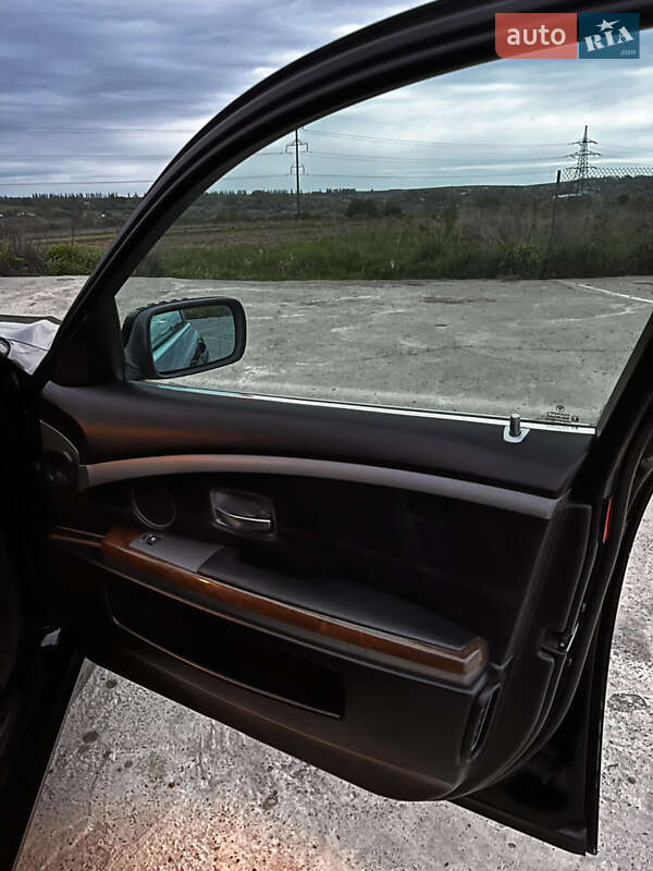 Седан BMW 7 Series 2002 в Черновцах