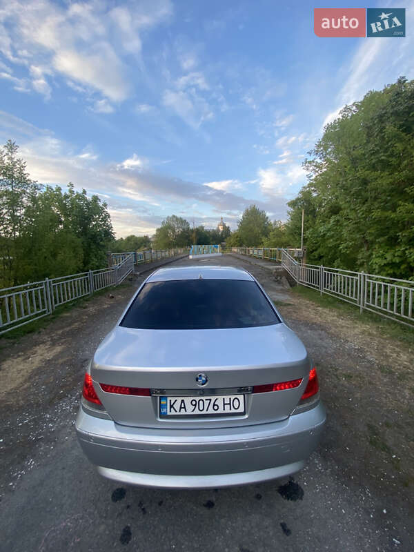 Седан BMW 7 Series 2002 в Корце