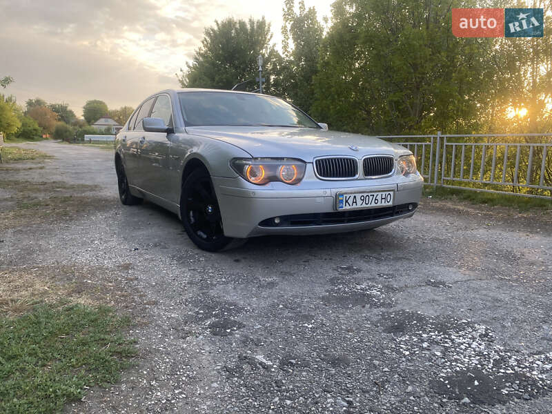 Седан BMW 7 Series 2002 в Корце