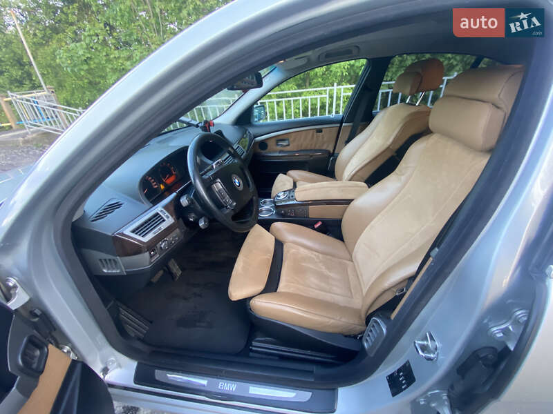 Седан BMW 7 Series 2002 в Корце