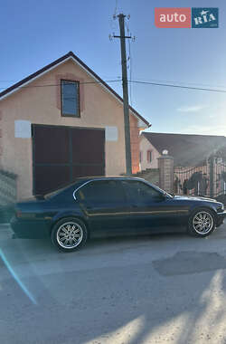 Седан BMW 7 Series 2000 в 