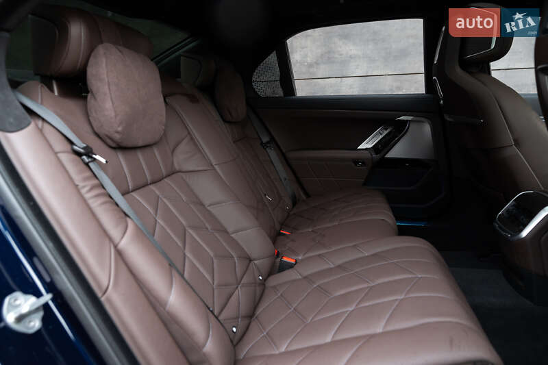 Седан BMW 7 Series 2023 в Киеве