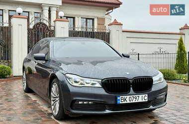 Седан BMW 7 Series 2015 в 