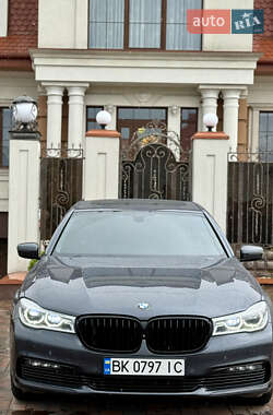 Седан BMW 7 Series 2015 в 
