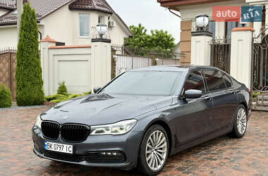 Седан BMW 7 Series 2015 в Ровно
