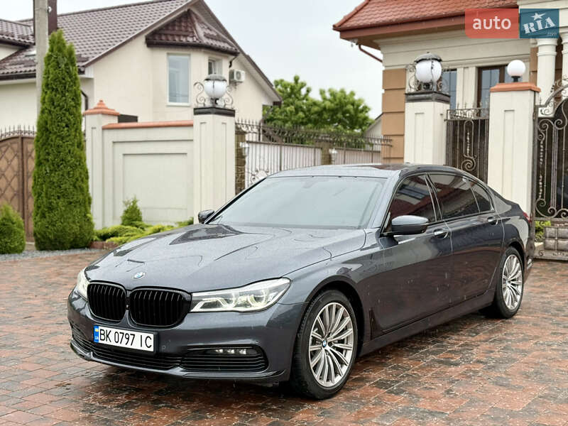 Седан BMW 7 Series 2015 в 