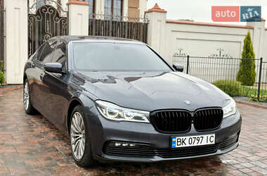 Седан BMW 7 Series 2015 в 