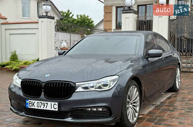 Седан BMW 7 Series 2015 в 