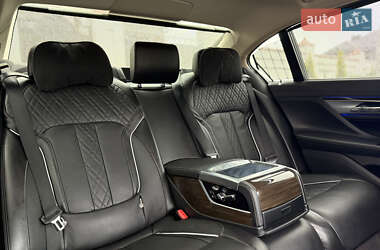 Седан BMW 7 Series 2015 в 