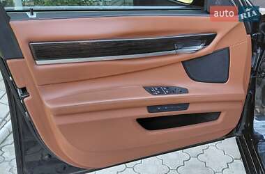 Седан BMW 7 Series 2012 в 