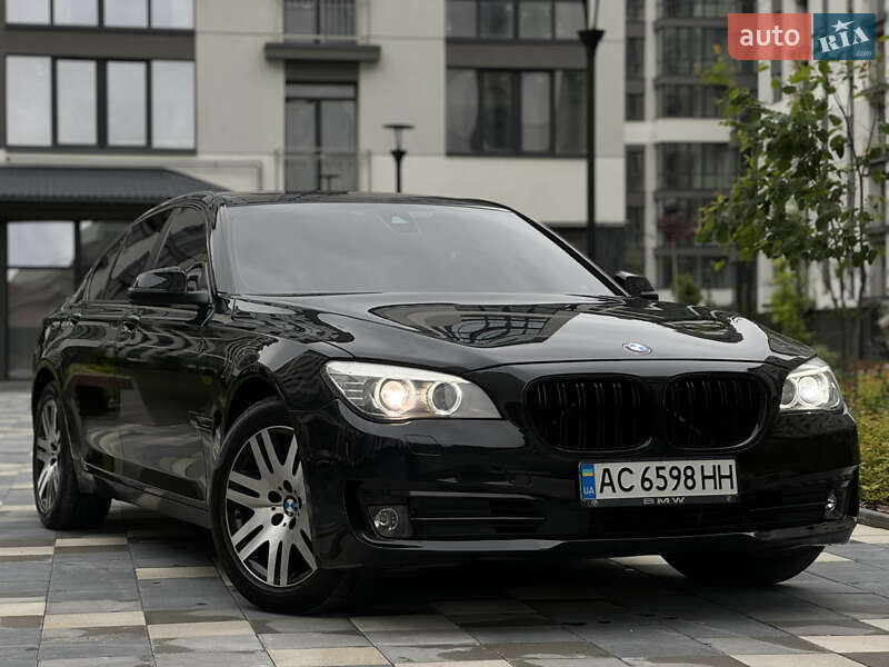 Седан BMW 7 Series 2012 в 