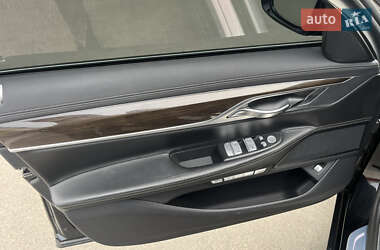 Седан BMW 7 Series 2016 в 