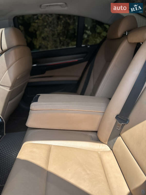 Седан BMW 7 Series 2010 в Миколаєві