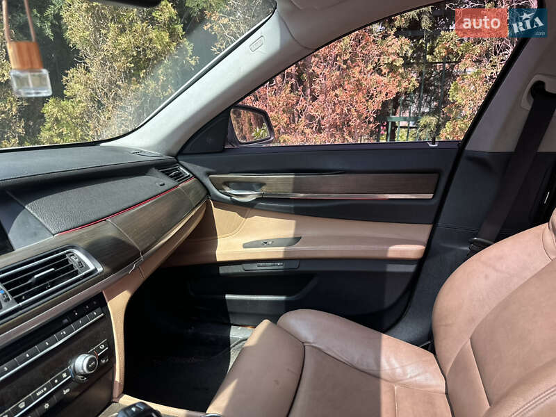 Седан BMW 7 Series 2010 в Миколаєві