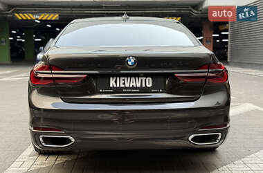 Седан BMW 7 Series 2016 в 