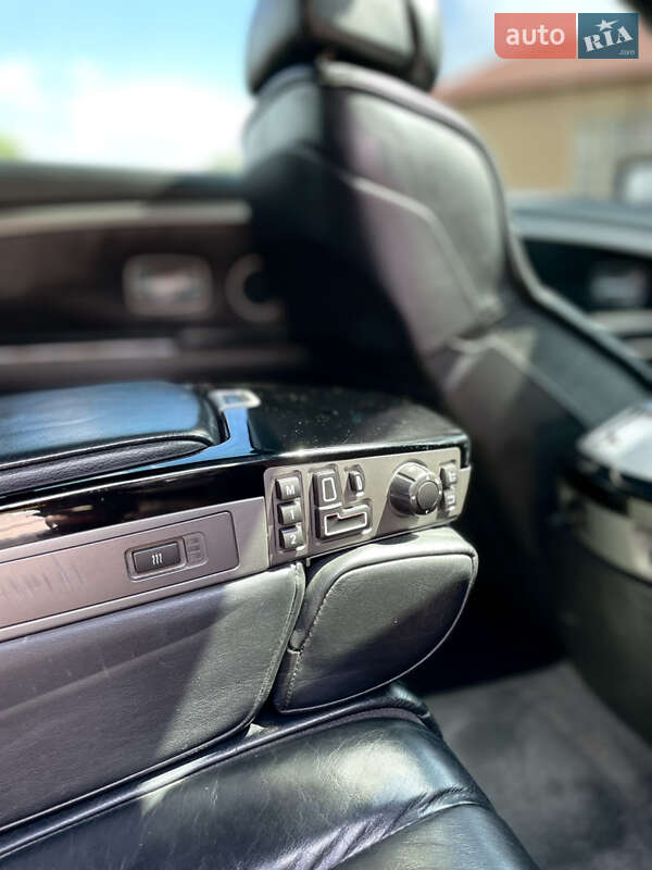 Седан BMW 7 Series 2006 в Долині