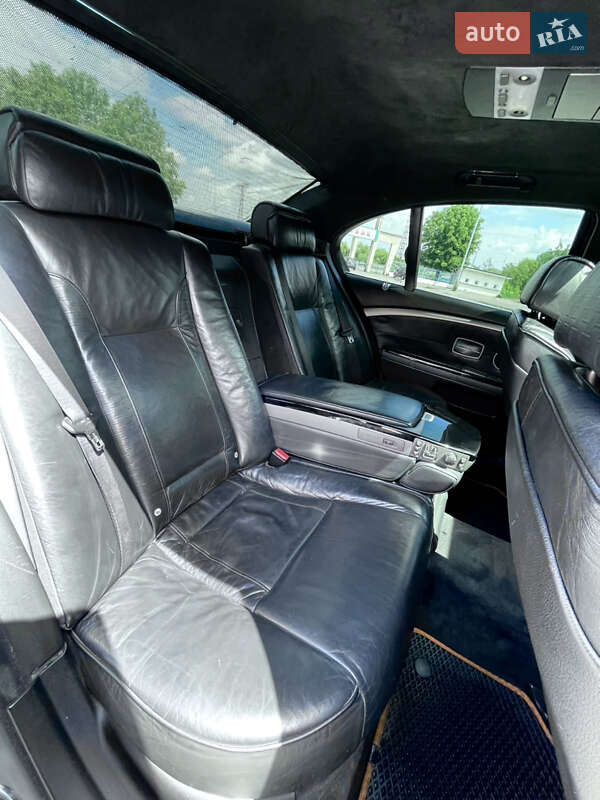 Седан BMW 7 Series 2006 в Долині