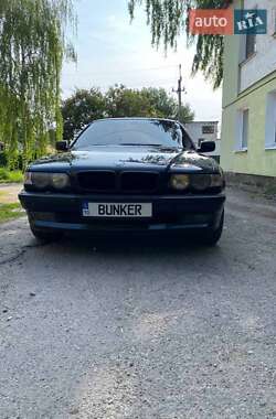 Седан BMW 7 Series 2000 в Хороле