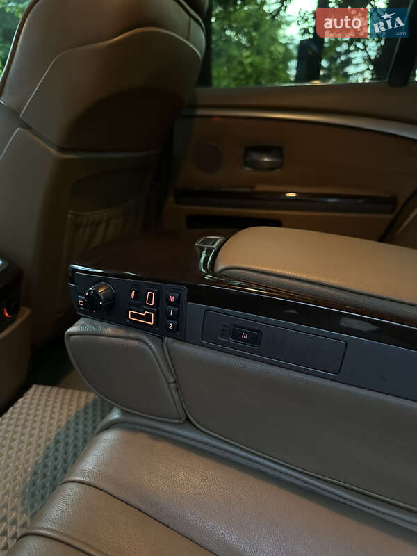 Седан BMW 7 Series 2007 в Львові