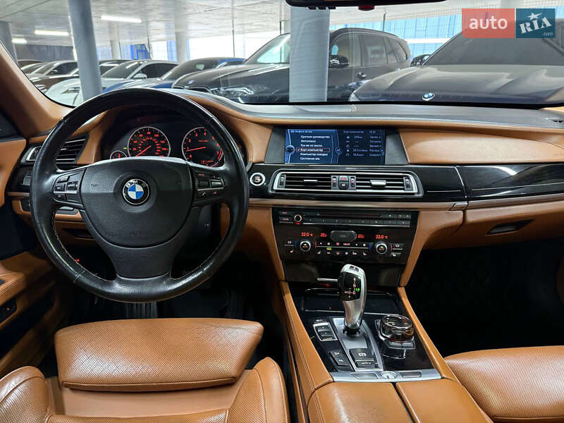 Седан BMW 7 Series 2010 в Одесі
