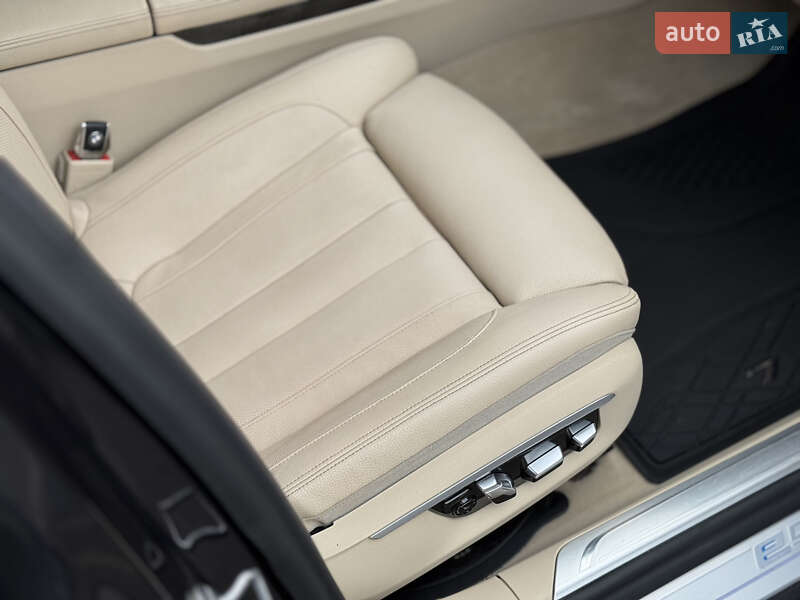 Седан BMW 7 Series 2016 в Киеве