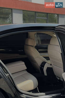Седан BMW 7 Series 2010 в  фото 10 Седан BMW 7 Series 2010 в
