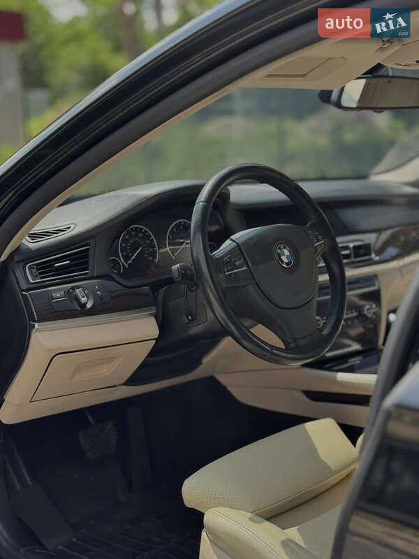 Седан BMW 7 Series 2010 в Ковелі