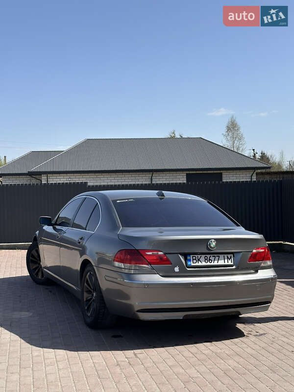 Седан BMW 7 Series 2006 в Рокитному