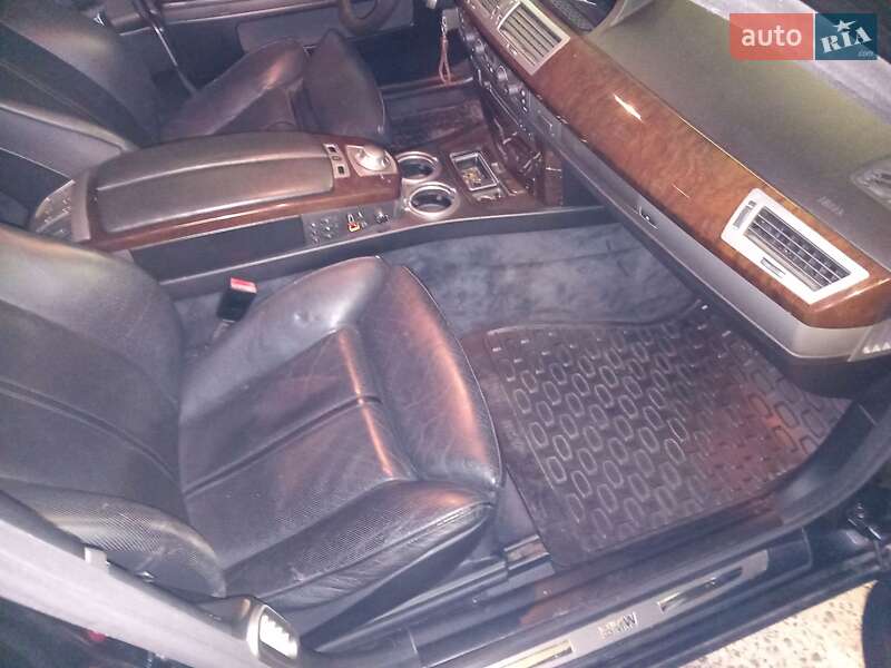 Седан BMW 7 Series 2003 в Марганці
