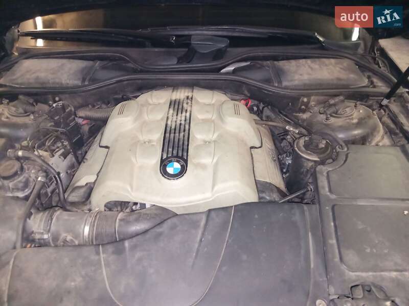 Седан BMW 7 Series 2003 в Марганці