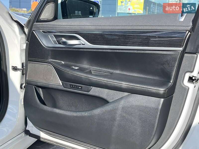 Седан BMW 7 Series 2018 в Львове