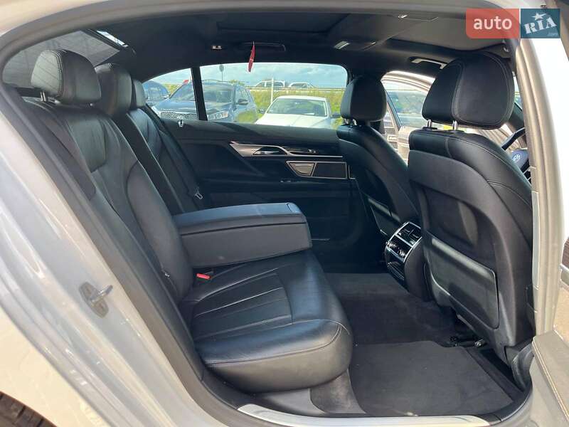 Седан BMW 7 Series 2018 в Львове