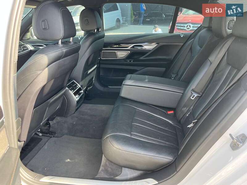 Седан BMW 7 Series 2018 в Львове
