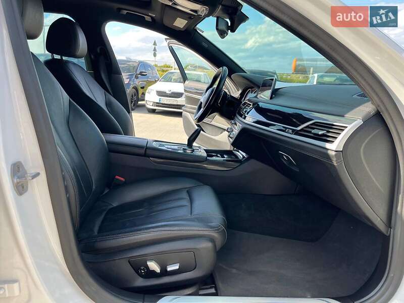 Седан BMW 7 Series 2018 в Львове