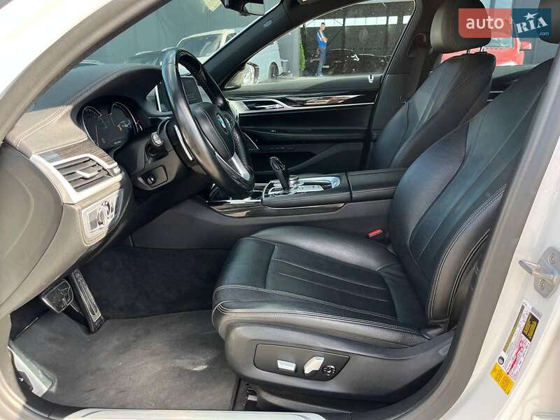 Седан BMW 7 Series 2018 в Львове