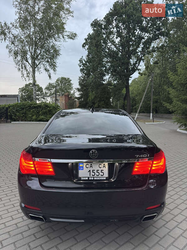 Седан BMW 7 Series 2012 в Шполі